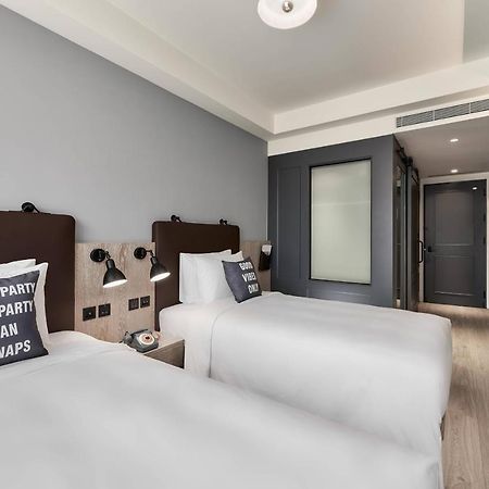 Moxy Taichung Hotell Exteriör bild